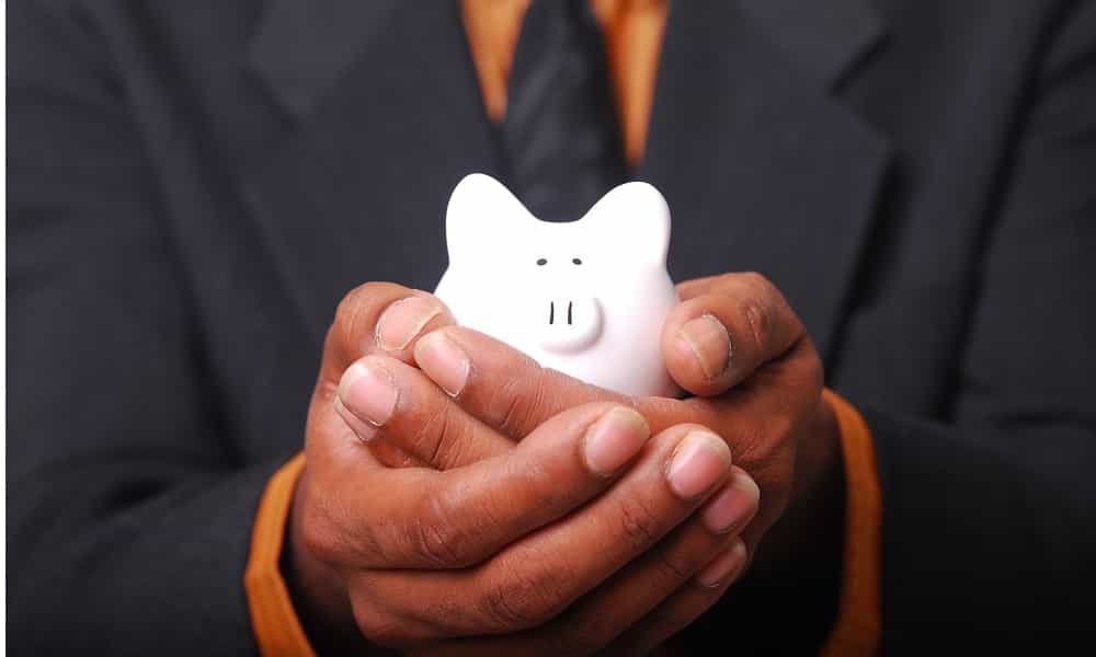 Jakie są zalety i wady oszczędzania pieniędzy w banku?