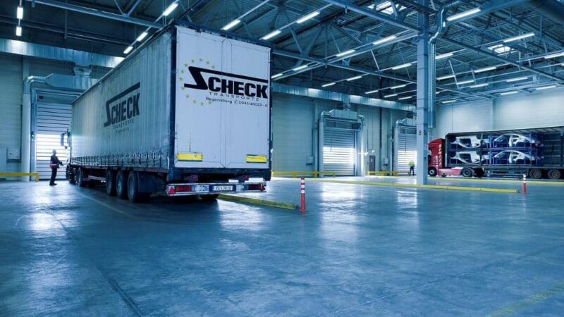 Roboty w magazynach – przyszłość logistyki?