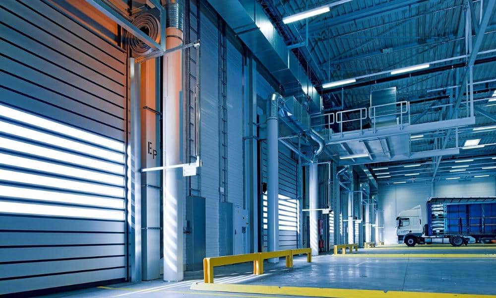 Jakie są koszty wdrożenia automatyzacji w magazynie?