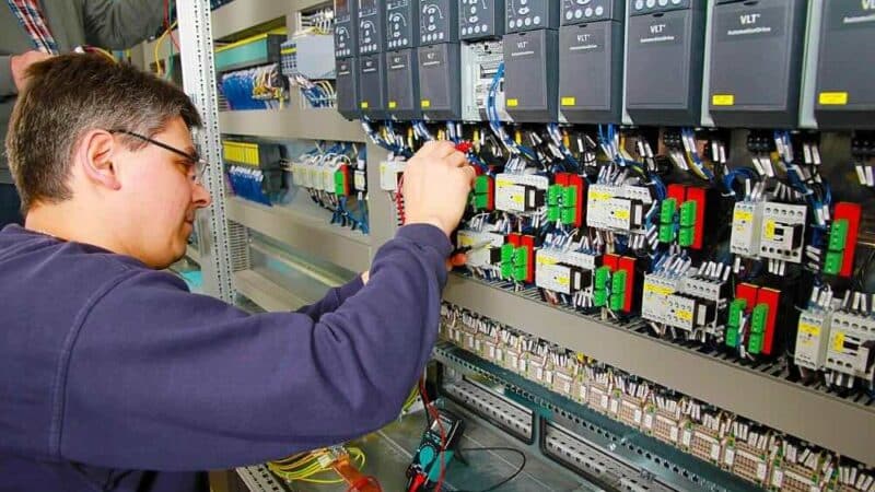 Automatyzacja w małych i średnich przedsiębiorstwach – klucz do sukcesu w nowoczesnym biznesie